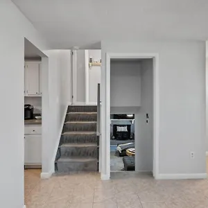 Stylish Haven 11 Minutes From The Airport Richmond
